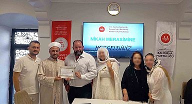 Bandırma'da Müslüman olan yabancı uyruklu vatandaş için nikah merasimi düzenlendi