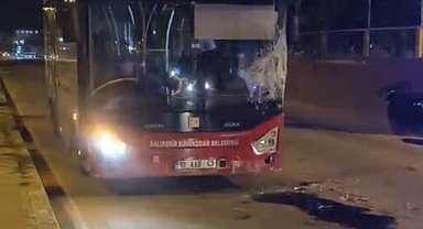 Bandırma'da ters yöndeki otobüs motosikletle çarpıştı: 17 yaşındaki sürücü yaralandı