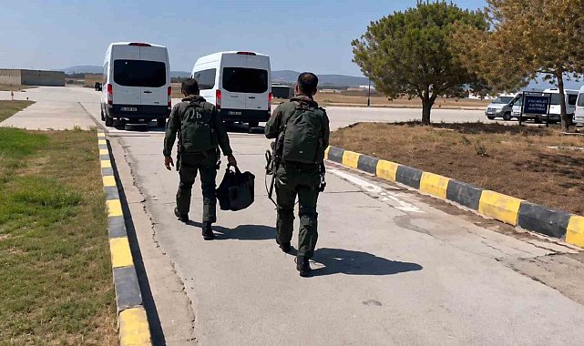 Bandırma'dan kalkan savaş uçakları Karadeniz semalarında eğitim uçuşu yaptı
