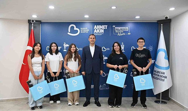 Başkan Ahmet Akın, LGS birincilerini makamında ağırladı
