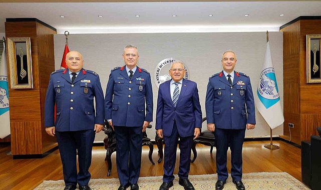 Başkan Büyükkılıç, Kayseri'nin yeni atanan komutanlarını ağırladı