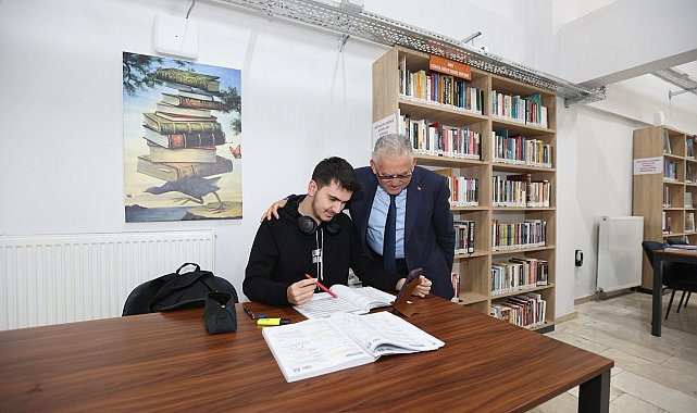 Başkan Büyükkılıç'ın "Okuyan ve Okutan Şehir" vizyonu Kayseri'yi Türkiye'nin zirvesine taşıdı
