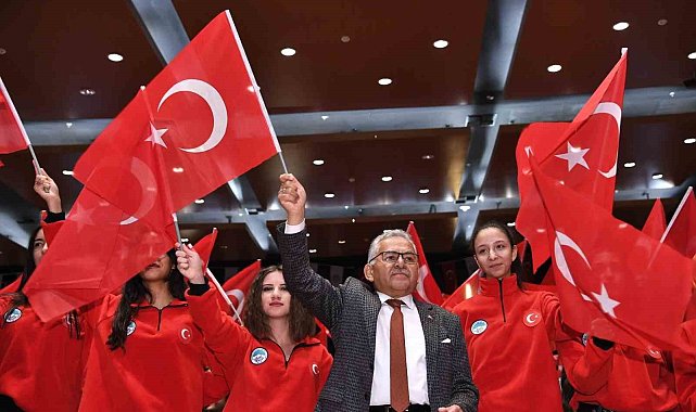 Başkan Büyükkılıç'tan Kayseri'yi tercih eden gençlere tebrik