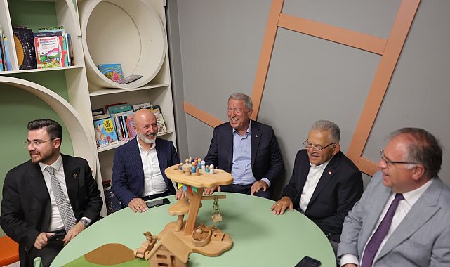 Başkan Çolakbayrakdar: "Kütüphanelerle zenginleştirilmiş bir şehir inşa ediyoruz"