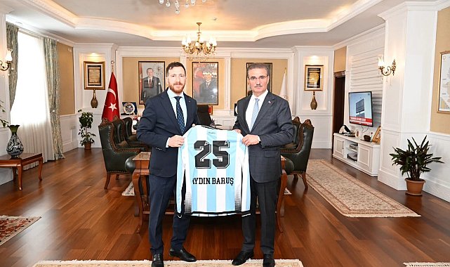 Başkan Dal'dan Vali Baruş'a 25 numaralı forma