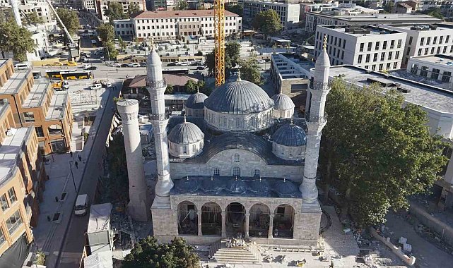 Başkan Taşkın ve Milletvekili Babacan Yeni Cami'deki çalışmaları inceledi