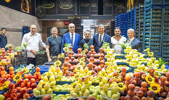 Başkan Tugay, hal esnafıyla buluştu