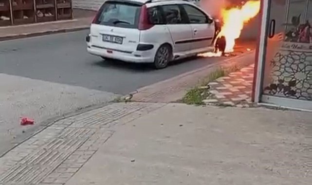 Batman'da seyir halindeki otomobil alev aldı