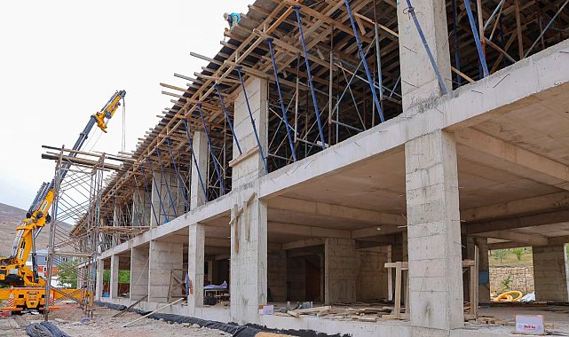 Bayburt'ta 3 okulun yapımı devam ediyor