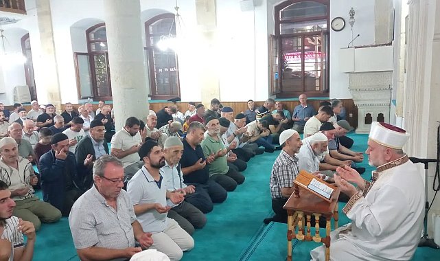 Bayburt'ta Mevlit Kandili tüm camilerde dualarla idrak edildi