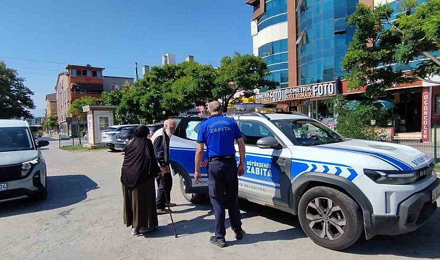 Belçika'dan gelen yaşlı çift yolunu kaybetti, zabıta yardıma koştu