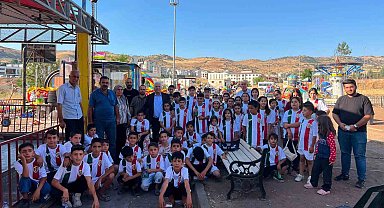 Belediye başkanından Kur-'an kursu öğrencilerine forma jesti