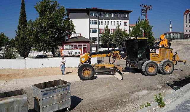 Belediye ekipleri okullar bölgesini yeni eğitim yılına hazırlıyor