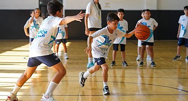 Beylikdüzü'nde öğrenciler yazı sporla geçiriyor
