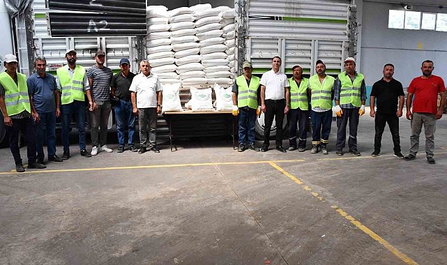 Beylikova Belediyesi'nin ürettiği buğdaylar un oldu, vatandaşa 700 çuval un dağıtıldı