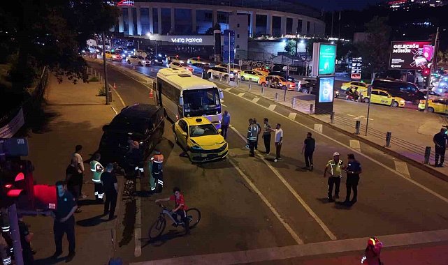 Beyoğlu'nda 8 araçlı zincirleme kaza: 5 kişi yaralandı