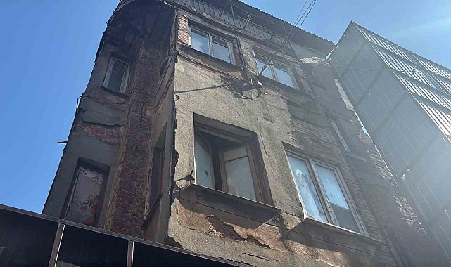 Beyoğlu'nda binadan kötü koku geliyor diye polisi aradı, ihbarcı komşu katili çıktı