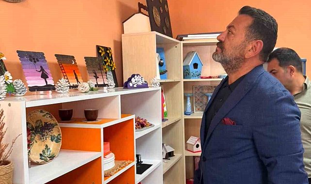 Bilecik'te özel ihtiyaçlı gençlerin el emeği eserleri beğeni topladı