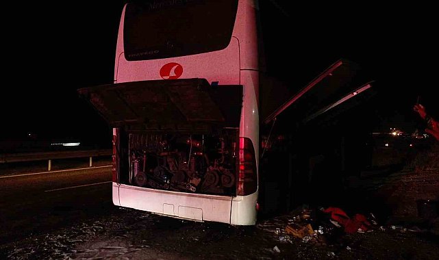 Bilecik'te seyir halindeki yolcu otobüsü alevlere teslim oldu: 1 yaralı