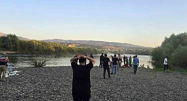 Bingöl'de nehirde akıntıya kapılan iki kardeşten biri kayboldu