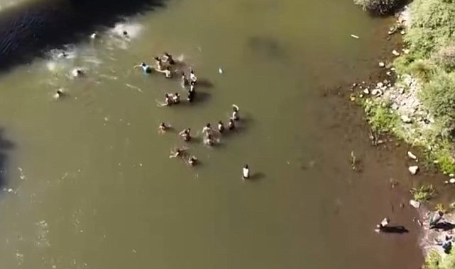Bingöl'de suda kaybolan kişiyi vatandaşların kurtarma mücadelesi dronla görüntülendi