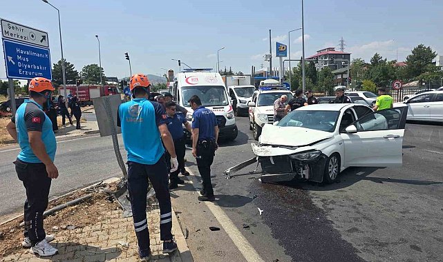 Bingöl'de trafik kazası: 3 yaralı