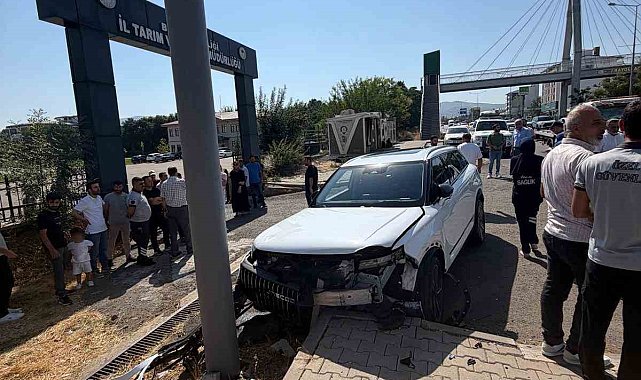 Bingöl'de trafik kazası: 4 yaralı