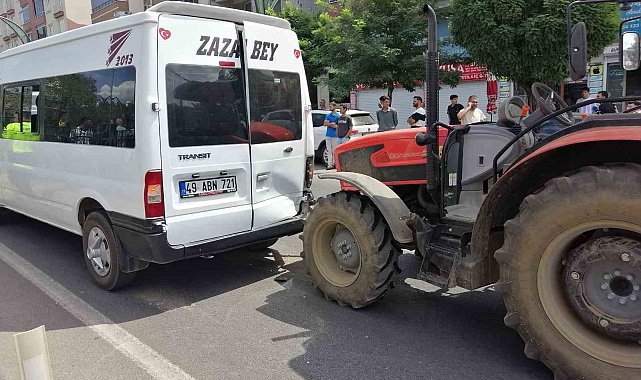 Bingöl'de zincirleme kaza: 4 araç çarpıştı