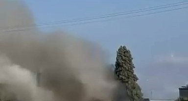Bir anda patlayan trafo paniğe sebep oldu