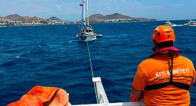 Bodrum açıklarında arızalanan teknedeki 10 kişi kurtarıldı