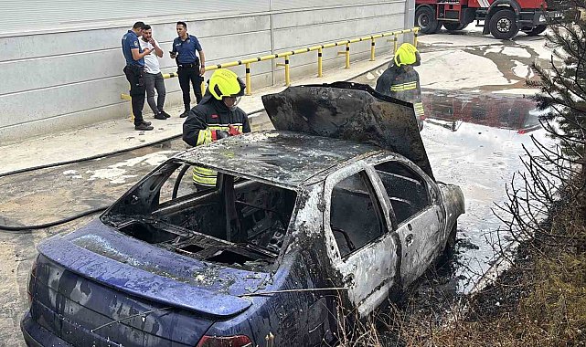 Bolu'da 15 gün önce aldığı otomobil, park halindeyken küle döndü