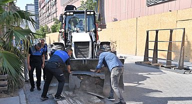 Bornova'da kaldırım ve yol işgallerine sıkı denetim