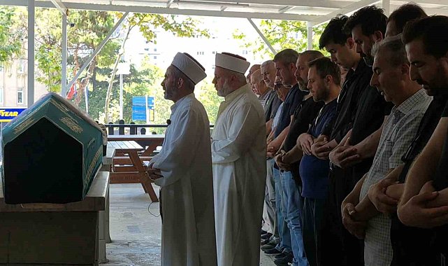 Bostancı'da 5. kattan düşerek hayatını kaybeden genç kız son yolculuğuna uğurlandı