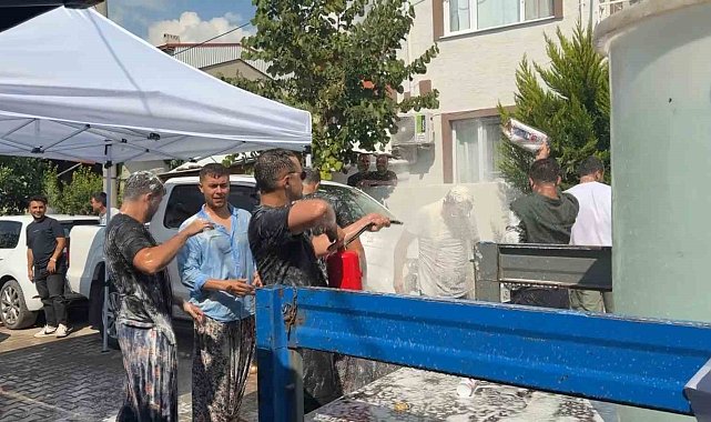 Böyle gelenek görülmedi.. Damat su tankına atıldı