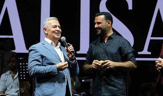 Buharkentliler Alişan'ı 'fahri hemşehri' ilan etti
