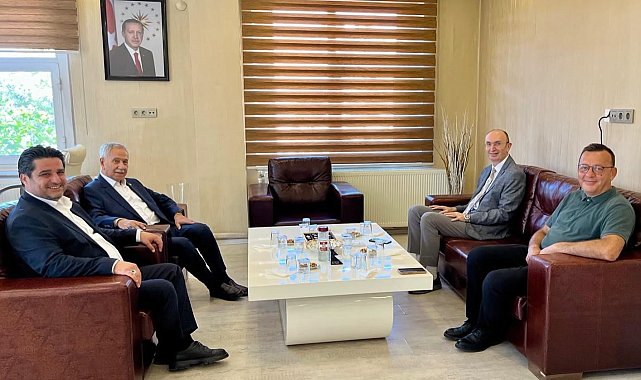 Bülent Arınç'tan Şehzadeler Kaymakamı Günhan Yazar'a 'Hayırlı olsun' ziyareti
