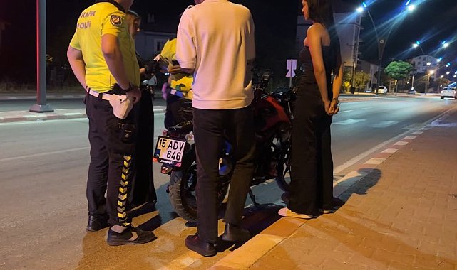 Burdur'da motosiklet devrildi, sürücüsü yaralandı