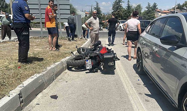 Burdur'da motosiklet ile otomobil çarpıştı: 1 yaralı