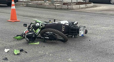 Burdur'da otomobil ile çarpışan motosikletin sürücüsü ağır yaralandı