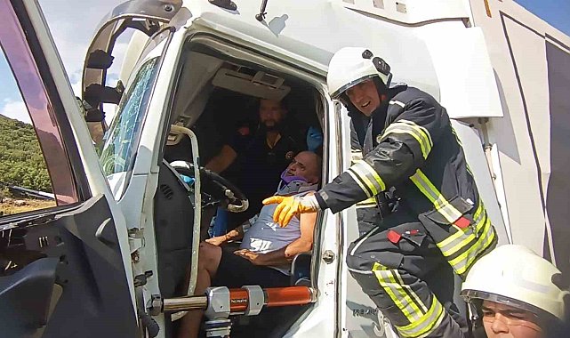 Burdur'da tırlar çarpıştı: 1 yaralı