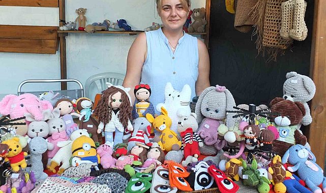 Burhaniye'de Dilek hanımın örgü bebekleri ilgi gördü