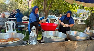 Burhaniye'de geleneksel lokma hayrı yapıldı