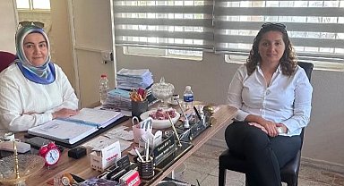 Burhaniye'de İlçe Sağlık Müdürü Akbey, kadın muhtarı ziyaret etti