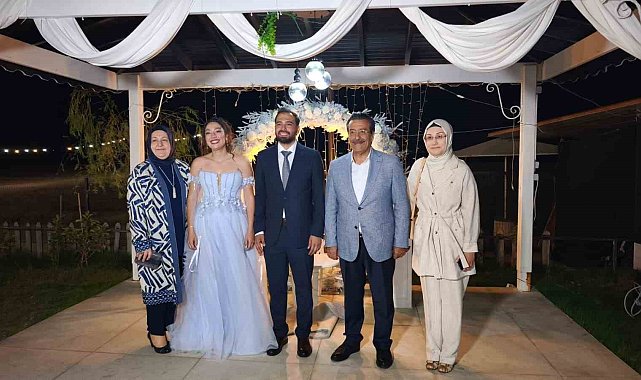 Burhaniyeli gençlerin nişan yüzüklerini kaymakam taktı