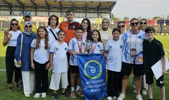 Bursa Büyükşehir Belediyesporlu okçulardan 3 madalya