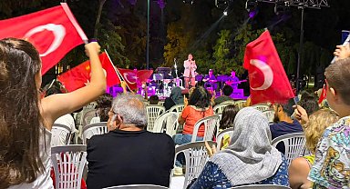 Bursa Kültürpark'ta zafer türküleri yankılandı