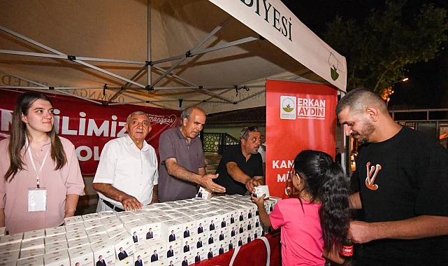 Bursa Osmangazi'de Mevlit Kandili'nde geleneksel ikram