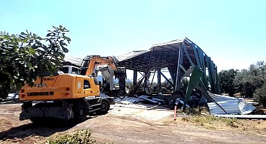 Bursa Osmangazi'de tarım alanına kaçak yapılan depo yıkıldı