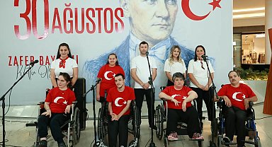 Bursa Osmangazi'de zafer türkülerle kutlandı