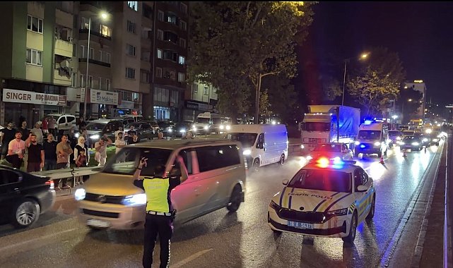 Bursa'da alkollü şahıs metro direğine çıktı: Ulaşım durdu, elektrik kesildi